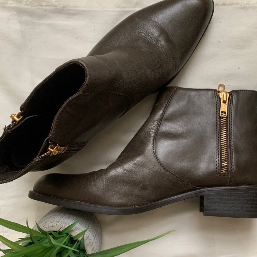 NWOT Brown Leather Gold Zipper Ankle Boots🍁💥